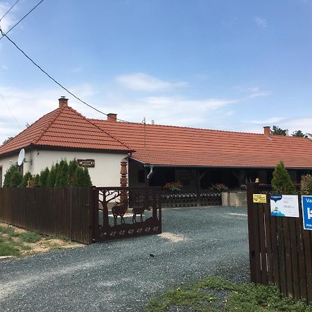 Vadaszhaz Hotel Egyhazasradoc Bagian luar foto