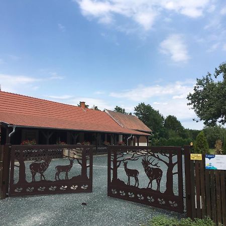 Vadaszhaz Hotel Egyhazasradoc Bagian luar foto