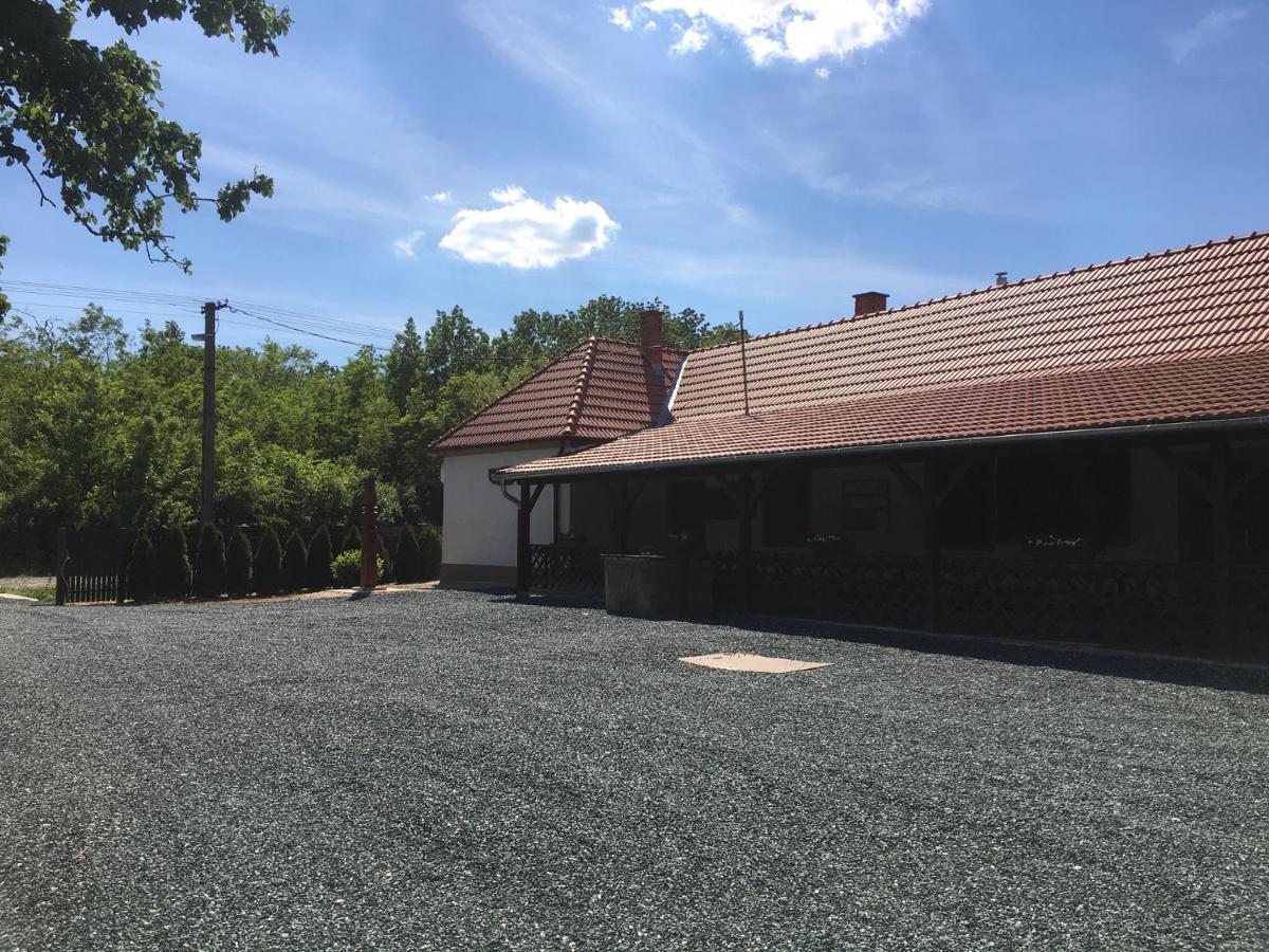 Vadaszhaz Hotel Egyhazasradoc Bagian luar foto